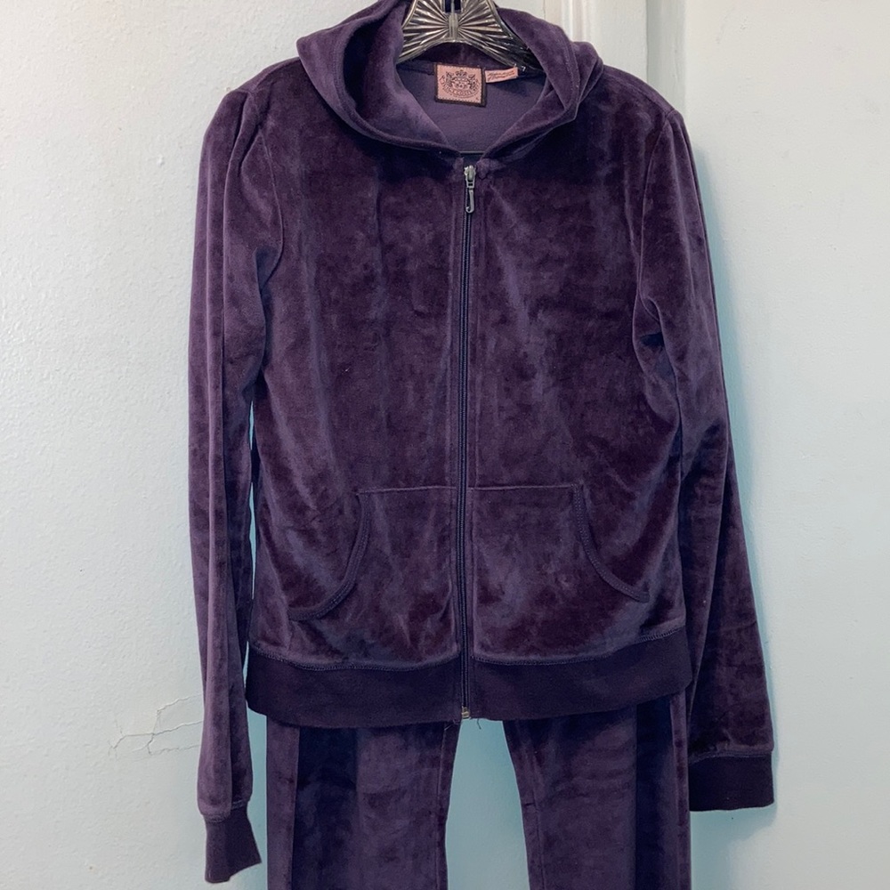 A sweatsuit (the one that we all loved 💕vintage